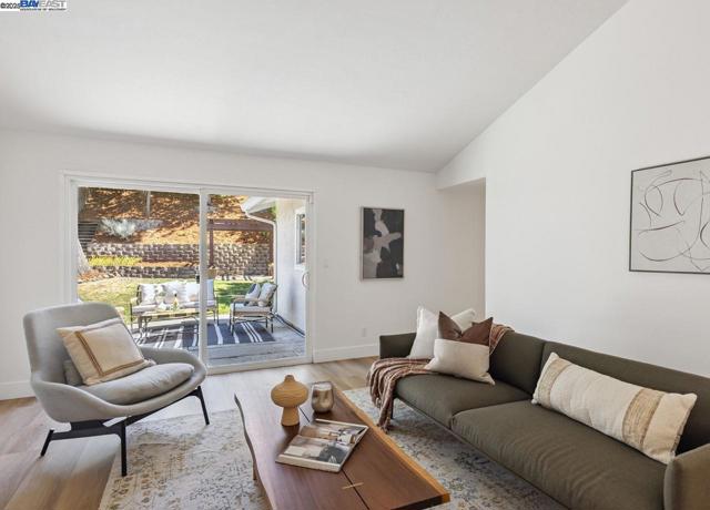 2485 Talavera Dr, San Ramon CA: https://media.crmls.org/mediaz/50116f7f-eccc-46a3-8583-0e3429fc2ba5.jpg