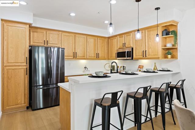 4153 Clarinbridge Cir, Dublin CA: https://media.crmls.org/mediaz/50117447-a73b-4615-97c9-2c9fad279333.jpg