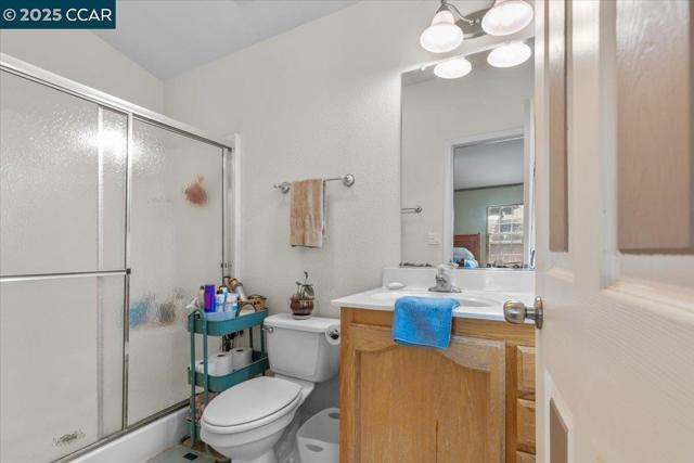193 Maureen Cir, Bay Point CA: https://media.crmls.org/mediaz/50117d04-9c89-4549-af3a-9c5801c1d72b.jpg
