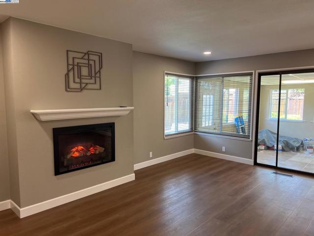 4919 Mohr Ave, Pleasanton CA: https://media.crmls.org/mediaz/5011925a-76e5-430b-a02b-6839496dd17c.jpg