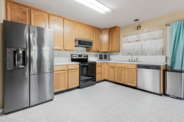 Detail Gallery Image 10 of 38 For 1805 Hillary Ct, Simi Valley,  CA 93065 - 5 Beds | 3 Baths