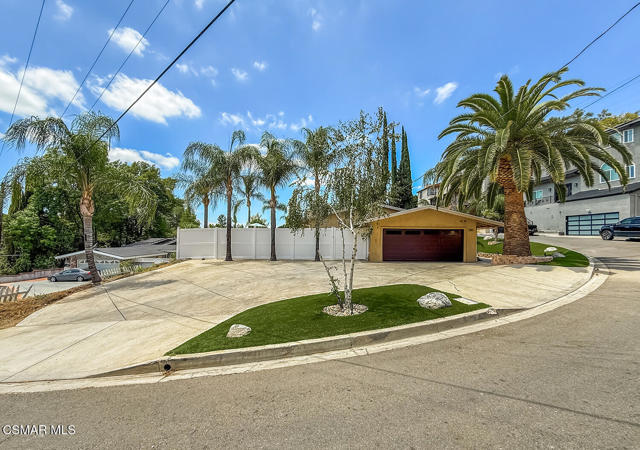 23225 Cass Avenue, Woodland Hills CA: https://media.crmls.org/mediaz/501287dc-5ed8-45c6-9109-03dfebb92bae.jpg