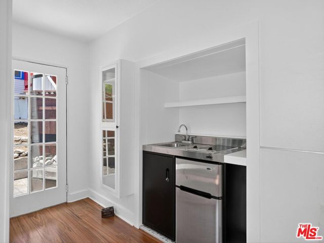 2565 Glen Green Street, Los Angeles CA: https://media.crmls.org/mediaz/5012f81c-824b-408a-9835-1ff1b03b9741.jpg