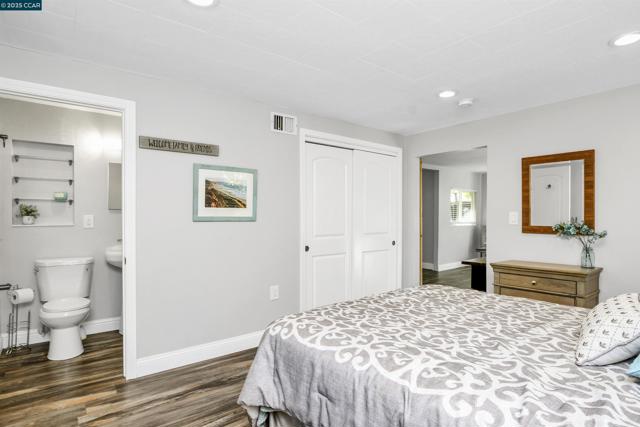 2280 Concord Ave, Brentwood CA: https://media.crmls.org/mediaz/50131606-bc8e-40d0-a4b2-eae95dd20ba3.jpg