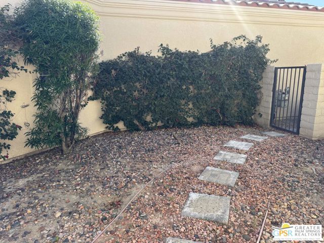 57410 Via Vista Vista, La Quinta CA: https://media.crmls.org/mediaz/5013684b-46bc-4b35-8c3e-9dcc815b222e.jpg