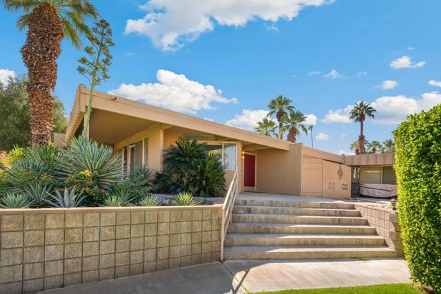 152 Sandpiper Street, Palm Desert CA: https://media.crmls.org/mediaz/501392a2-76e8-448b-a5ea-9756e3a25867.jpg