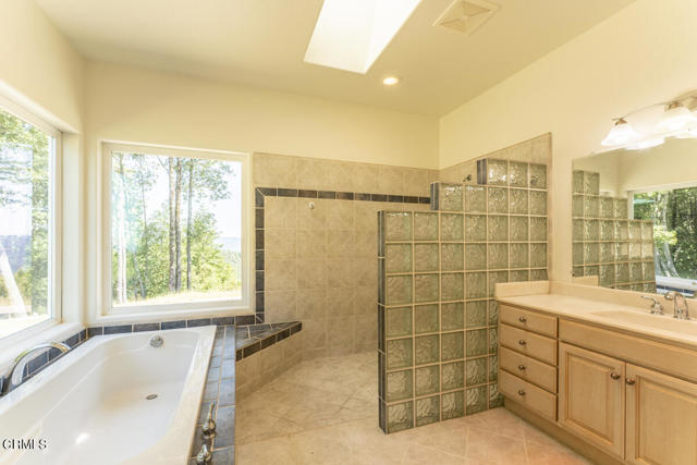 Detail Gallery Image 24 of 28 For 4300 Cahto Peak Rd, Laytonville,  CA 95454 - 3 Beds | 2 Baths