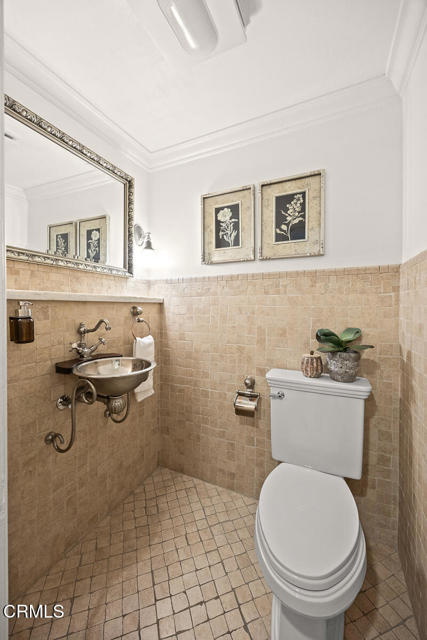 601 S El Molino Avenue, Pasadena CA: https://media.crmls.org/mediaz/50147c8a-cffa-4372-8d71-90d3a0df915a.jpg