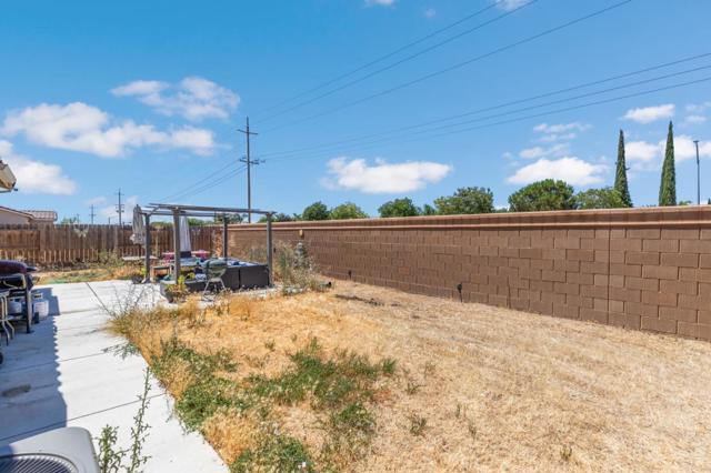 2066 Greenbriar Drive, Los Banos CA: https://media.crmls.org/mediaz/5014f607-d582-42a9-be4a-97ee30d0a87e.jpg