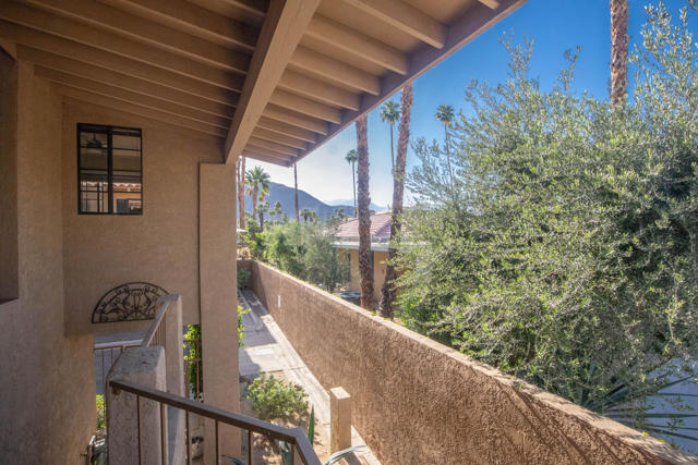 46395 Ryway Place, Palm Desert CA: https://media.crmls.org/mediaz/50150548-1779-4419-a689-5ce26e02559b.jpg