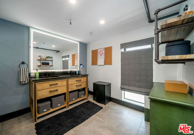 4115 Glencoe Avenue, Marina del Rey CA: https://media.crmls.org/mediaz/50152040-d129-4bc7-8e4b-ee922c149d65.jpg