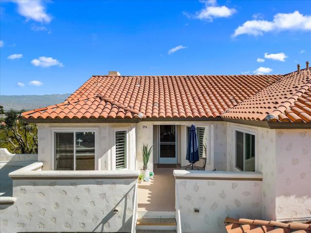 296 Vista Royale E Circle, Palm Desert CA: https://media.crmls.org/mediaz/501527bc-6ebe-4cf0-b984-c9a13afdd1fb.jpg