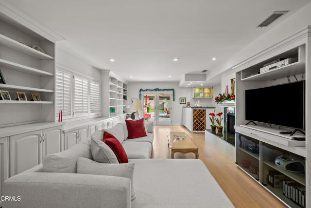 Detail Gallery Image 15 of 63 For 4240 Reyes Dr, Los Angeles,  CA 91356 - 4 Beds | 4/1 Baths