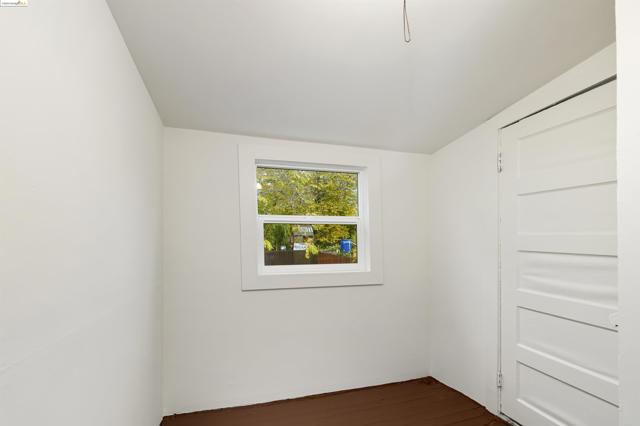 Image 17 of 42 For 2113 6th St  