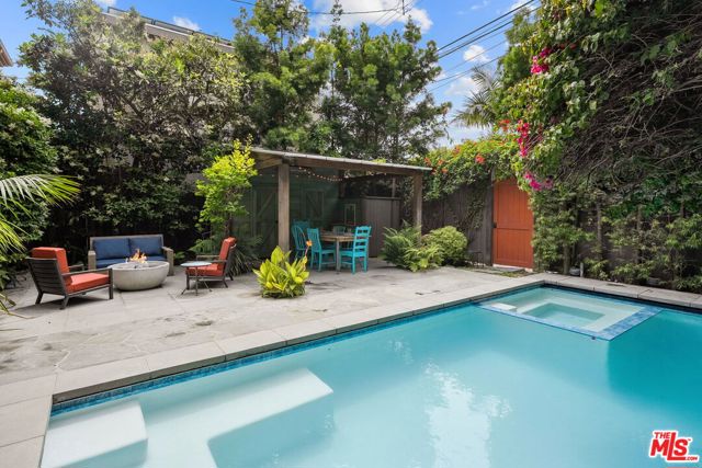 813 Crestmoore Place, Venice CA: https://media.crmls.org/mediaz/50168a9b-0b9b-4441-9baa-1c2af8afb34a.jpg