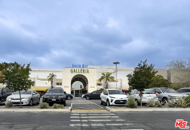4535 W 168th Street, Lawndale CA: https://media.crmls.org/mediaz/5016c536-e224-46a5-afba-299a1172c581.jpg