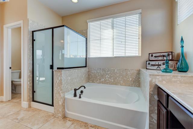 Image 44 of 60 For 2394 Amantea Way