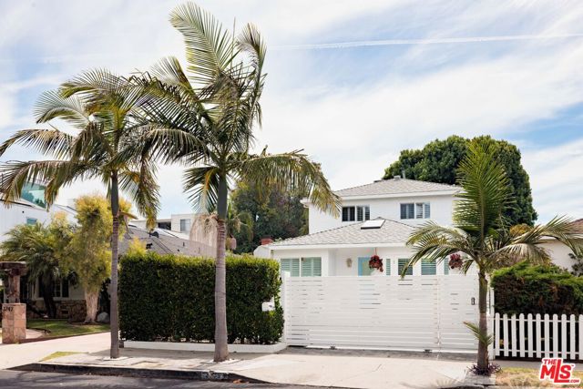 3739 Barry Avenue, Los Angeles CA: https://media.crmls.org/mediaz/5016eff8-acdd-49f1-9be9-00e994d9425b.jpg
