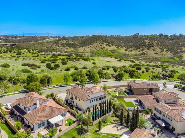 278 Avenida Loretta, Chula Vista CA: https://media.crmls.org/mediaz/5016f0ae-6f66-4c06-8dce-4d78b773827a.jpg
