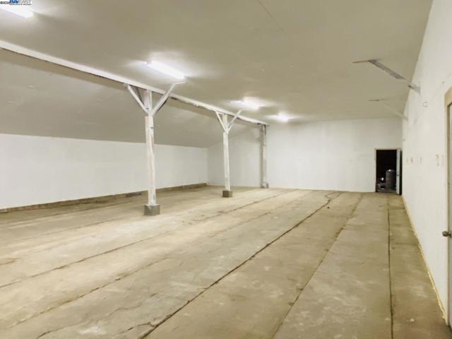 7705 Orford Rd, Stockton CA: https://media.crmls.org/mediaz/5016fc88-0577-4559-9c3a-9cb15caed162.jpg