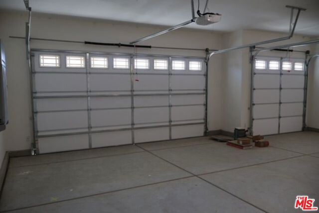 3719 Pathway Court, Bakersfield CA: https://media.crmls.org/mediaz/50171d11-ad44-4427-9ef6-40e9da7ee447.jpg