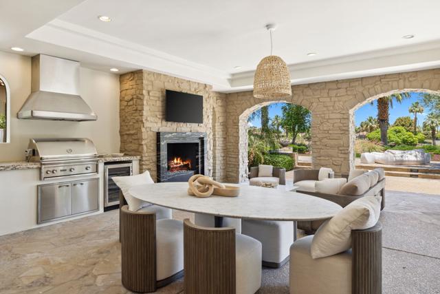 80740 Via Portofino, La Quinta CA: https://media.crmls.org/mediaz/50177e8f-1300-4c7e-aebe-0c148cdc900e.jpg