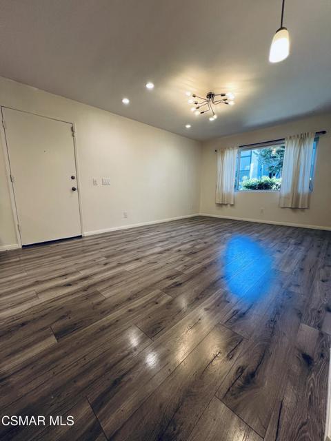 1342 Hillcrest Drive, Thousand Oaks CA: https://media.crmls.org/mediaz/501798ca-fc87-4d4f-a2d9-b7da4c838afd.jpg