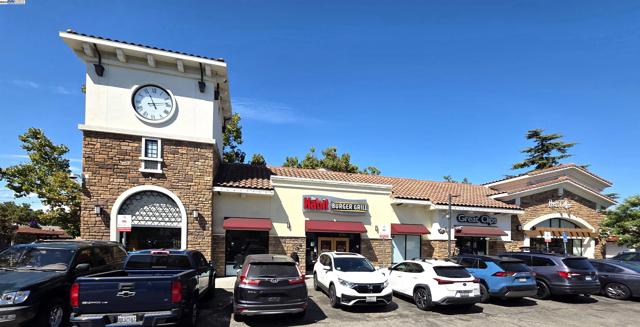 10468 West Court, Oakland CA: https://media.crmls.org/mediaz/5017f49f-8624-42d3-aeb1-bc77ebbca82b.jpg