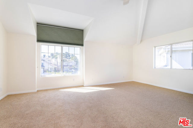 27350 Landon Place, Valencia CA: https://media.crmls.org/mediaz/5018182e-2367-48a3-8c97-a0fd11f5503e.jpg