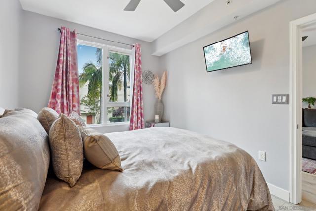 1580 Union St, San Diego CA: https://media.crmls.org/mediaz/501834e0-59d7-4785-b717-3e16e7dc9907.jpg