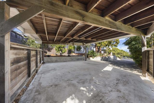 1748 Wesley Ave, El Cerrito CA: https://media.crmls.org/mediaz/50185f50-ba55-4c1b-9622-b74a42b82465.jpg
