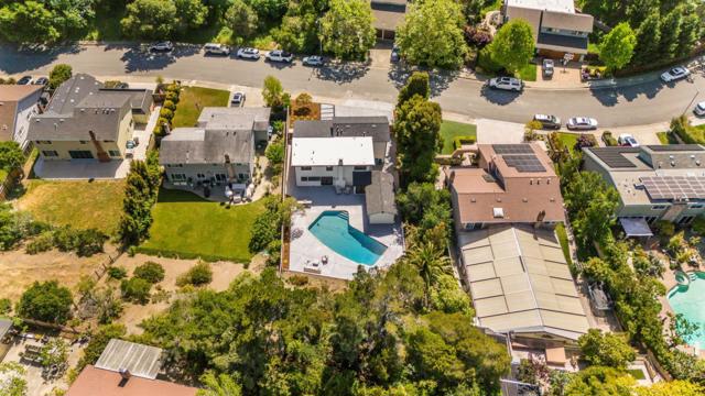 1556 Cherrywood Drive, San Mateo CA: https://media.crmls.org/mediaz/5018e6bf-10a3-4338-b4bd-3d1e894dc5df.jpg