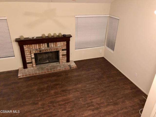 15503 Dracena Avenue, Moorpark CA: https://media.crmls.org/mediaz/5018fd67-9abf-49a1-90b7-4e3c4e4d9c2c.jpg