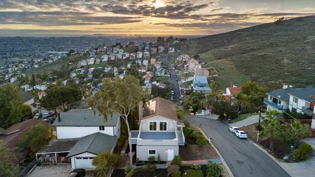 9811 Eucalyptus St, Spring Valley CA: https://media.crmls.org/mediaz/50190915-293a-4c6d-9937-bc68e1d85d09.jpg