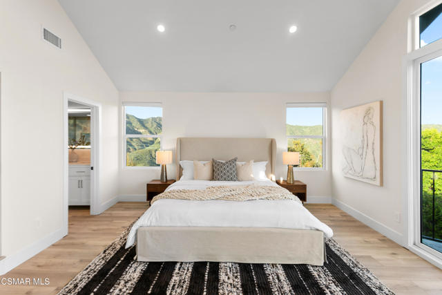 26200 Lockwood Road, Malibu CA: https://media.crmls.org/mediaz/501915f3-36a0-4c28-b0bc-d9014def7ae0.jpg