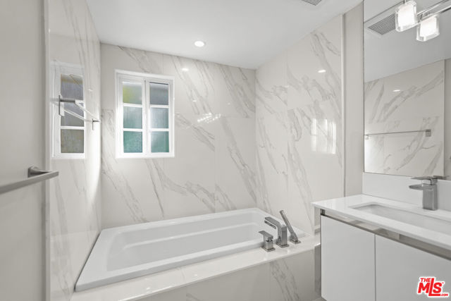 4729 Monarca Drive, Tarzana CA: https://media.crmls.org/mediaz/50195764-6f52-4fed-b3e8-5cdbb4a10a81.jpg