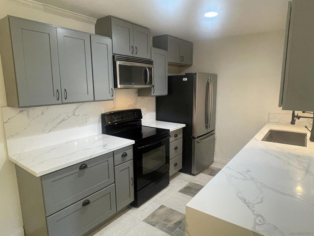 9949 Erma Rd. - photo 2