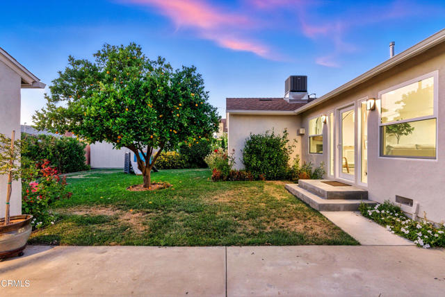 7917 Ostrom Avenue, Van Nuys CA: https://media.crmls.org/mediaz/501992fa-81ad-4813-91da-f00483e06154.jpg