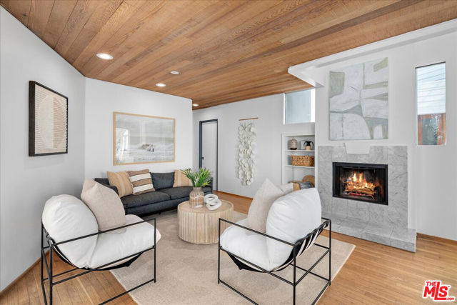 741 Marlin, Laguna Beach CA: https://media.crmls.org/mediaz/5019baf9-ffdf-4ba0-8d2a-955d4e349d6d.jpg