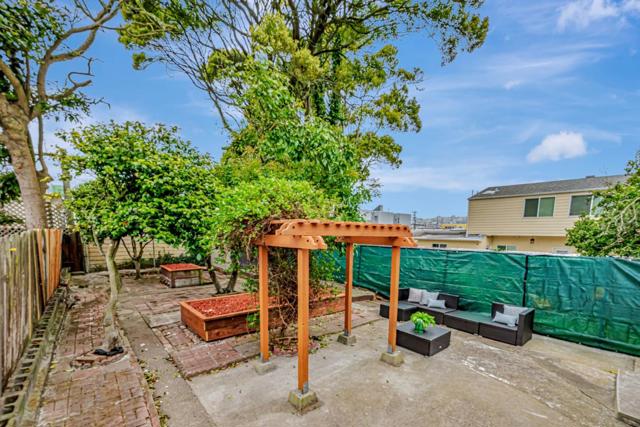 163 Lee Avenue, San Francisco CA: https://media.crmls.org/mediaz/501a8908-0fa7-439d-bfe4-8261162eca97.jpg