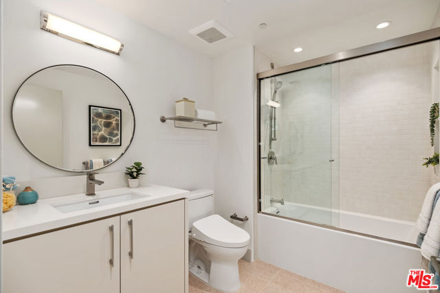 130 S Sepulveda Boulevard, Los Angeles CA: https://media.crmls.org/mediaz/501a9810-ffc7-4081-bb47-5dc96ad92fbc.jpg