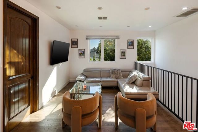 13800 Erwin Street photo 35