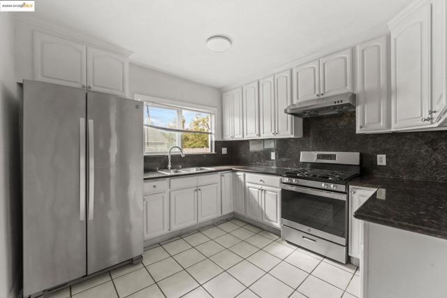 1311 87Th Ave, Oakland CA: https://media.crmls.org/mediaz/501b3568-a3ce-47ad-b883-5eb49c38beab.jpg