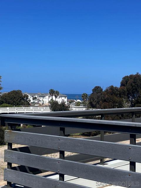 2563 State St, Carlsbad CA: https://media.crmls.org/mediaz/501c3c41-4301-412e-8ed4-4e5da0745b53.jpg
