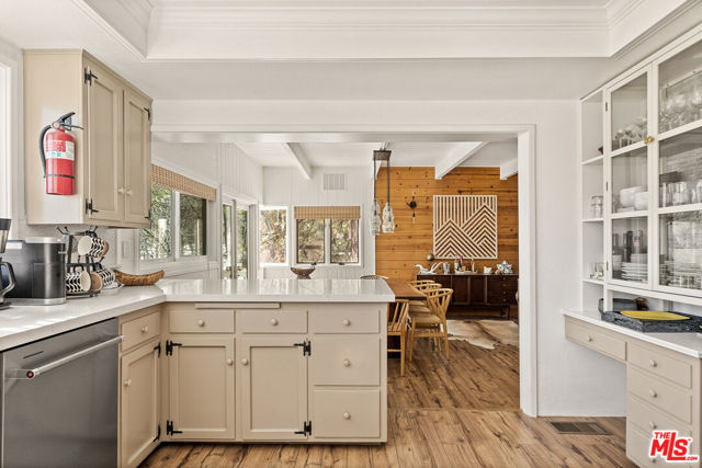 28277 Arbon Lane, Lake Arrowhead CA: https://media.crmls.org/mediaz/501ca2e1-7912-421f-adb9-f677202ae180.jpg