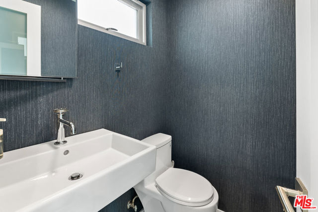 805 Norumbega Drive, Monrovia CA: https://media.crmls.org/mediaz/501ccad4-94ba-48b2-b7a3-7b8da6af8ae0.jpg