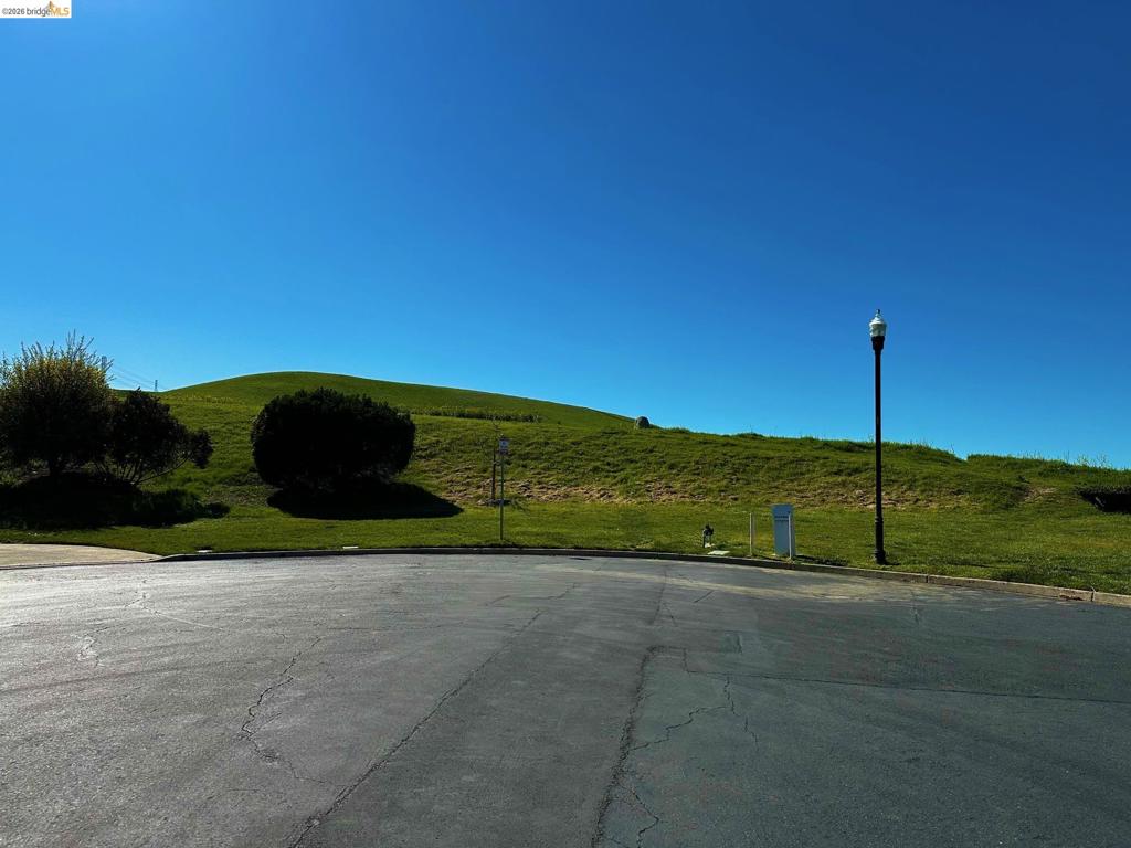 https://media.crmls.org/mediaz/501d129a-771d-4d3f-bd60-bddb89e6291f.jpg?preset=X-Large
