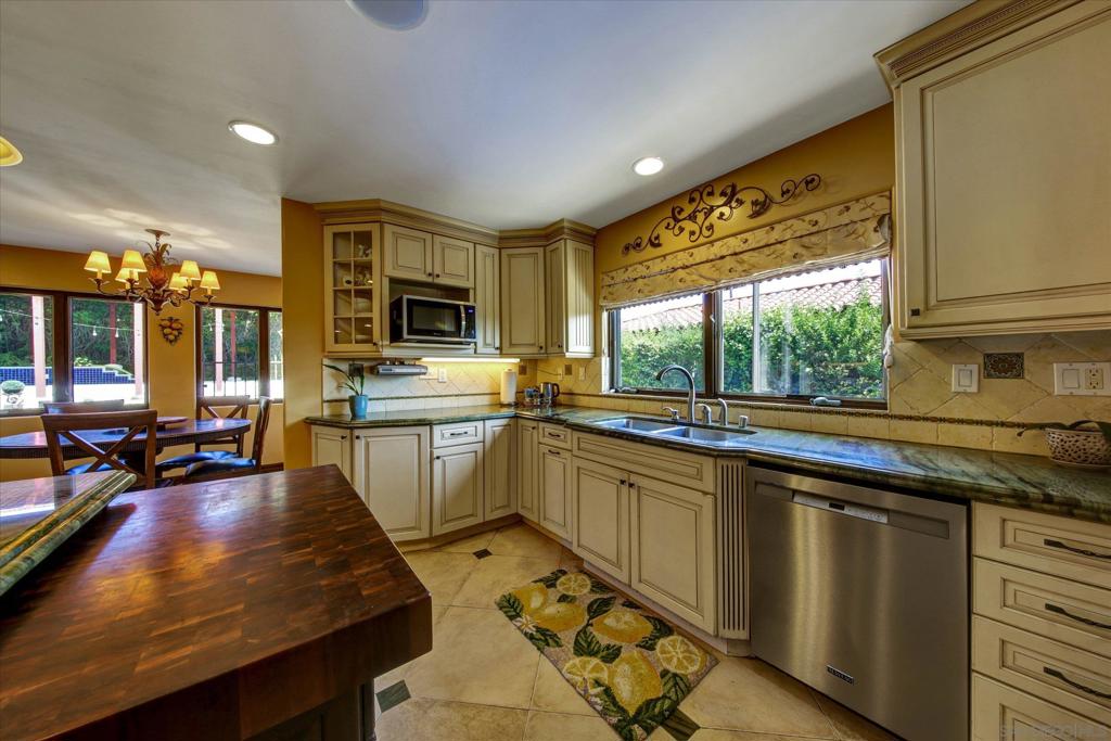 2540 Chatsworth - photo 10
