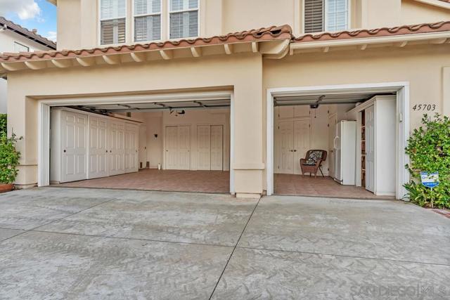 45703 Calle Ayora, Temecula CA: https://media.crmls.org/mediaz/501dc4e6-d6cc-48bb-8983-d21368e538a0.jpg