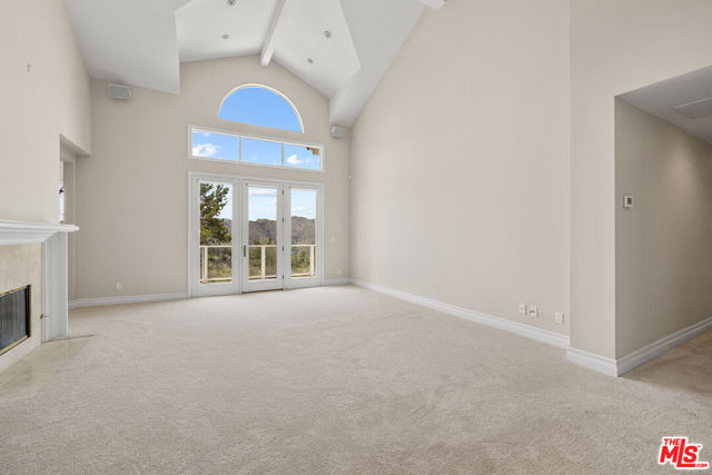 2046 Palisades Drive, Pacific Palisades CA: https://media.crmls.org/mediaz/501e3331-10ef-4dd7-b45f-0b9a596aa268.jpg